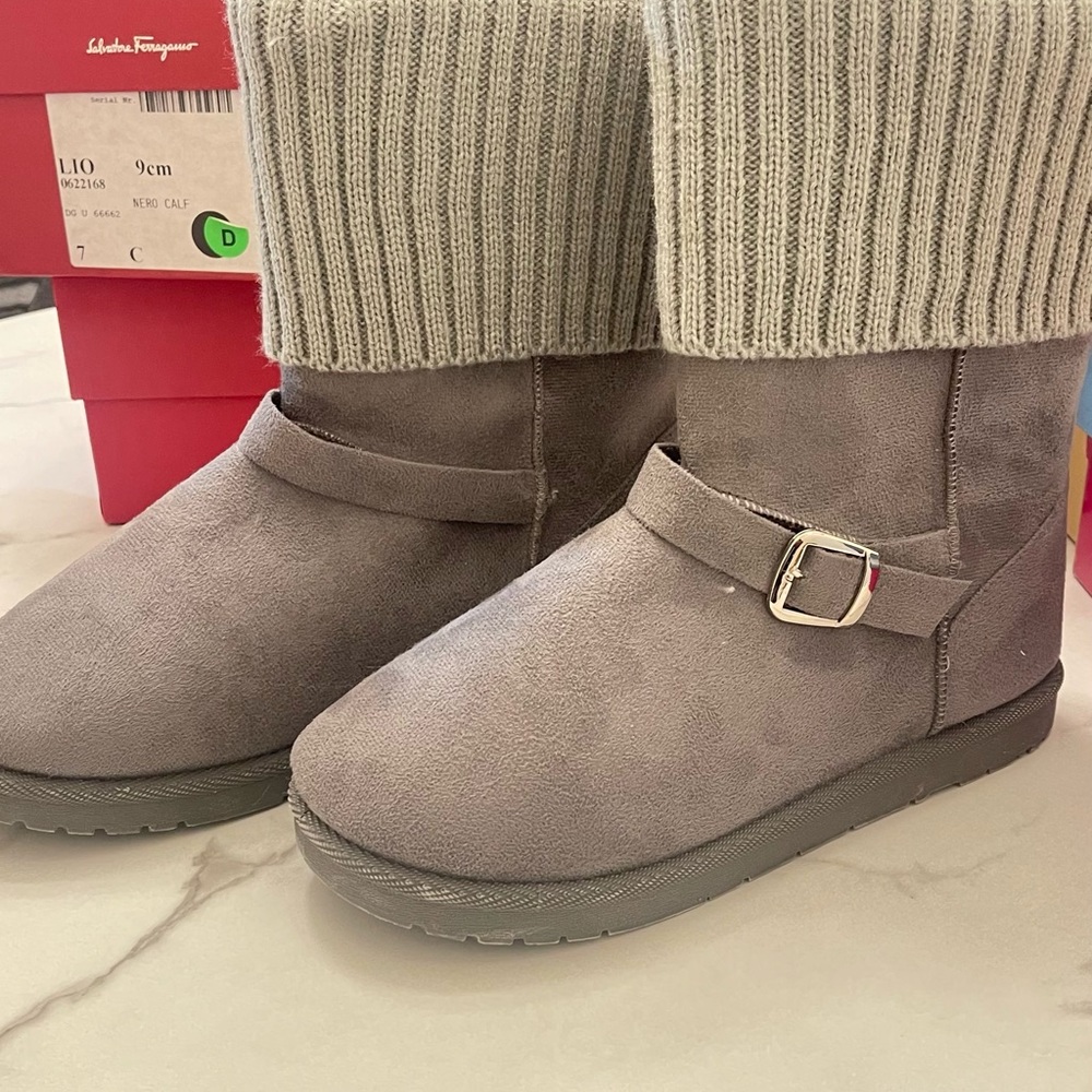 New. Lightweight fall or winter boot.
